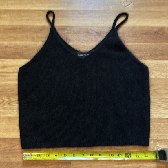Code x Mode, Angora blend cropped tank top in Black - Picture 3 of 6